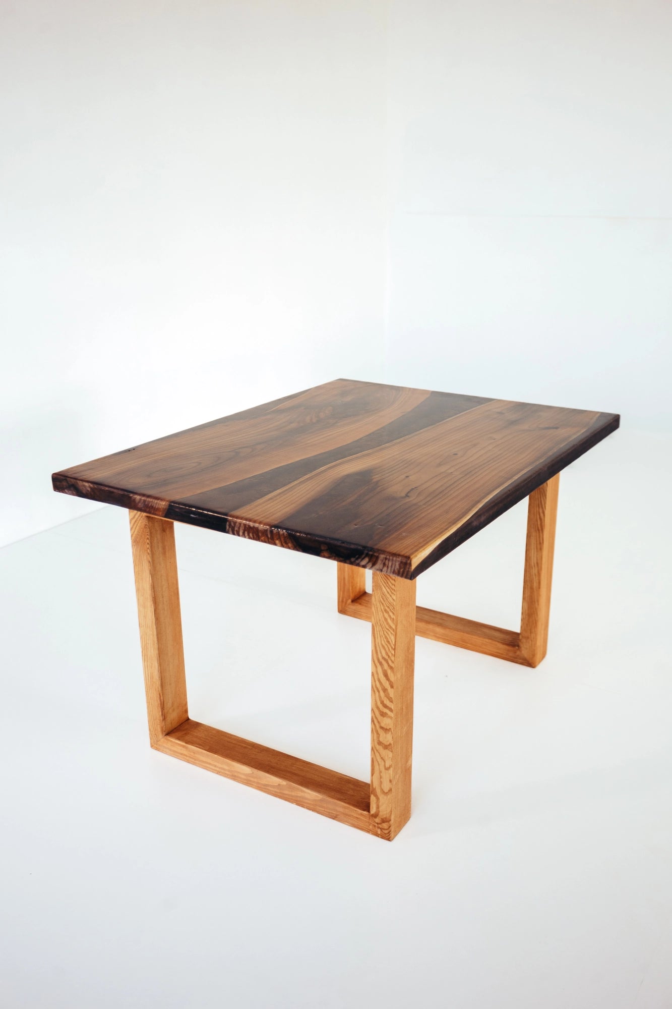 Dining Table "Cardinal"