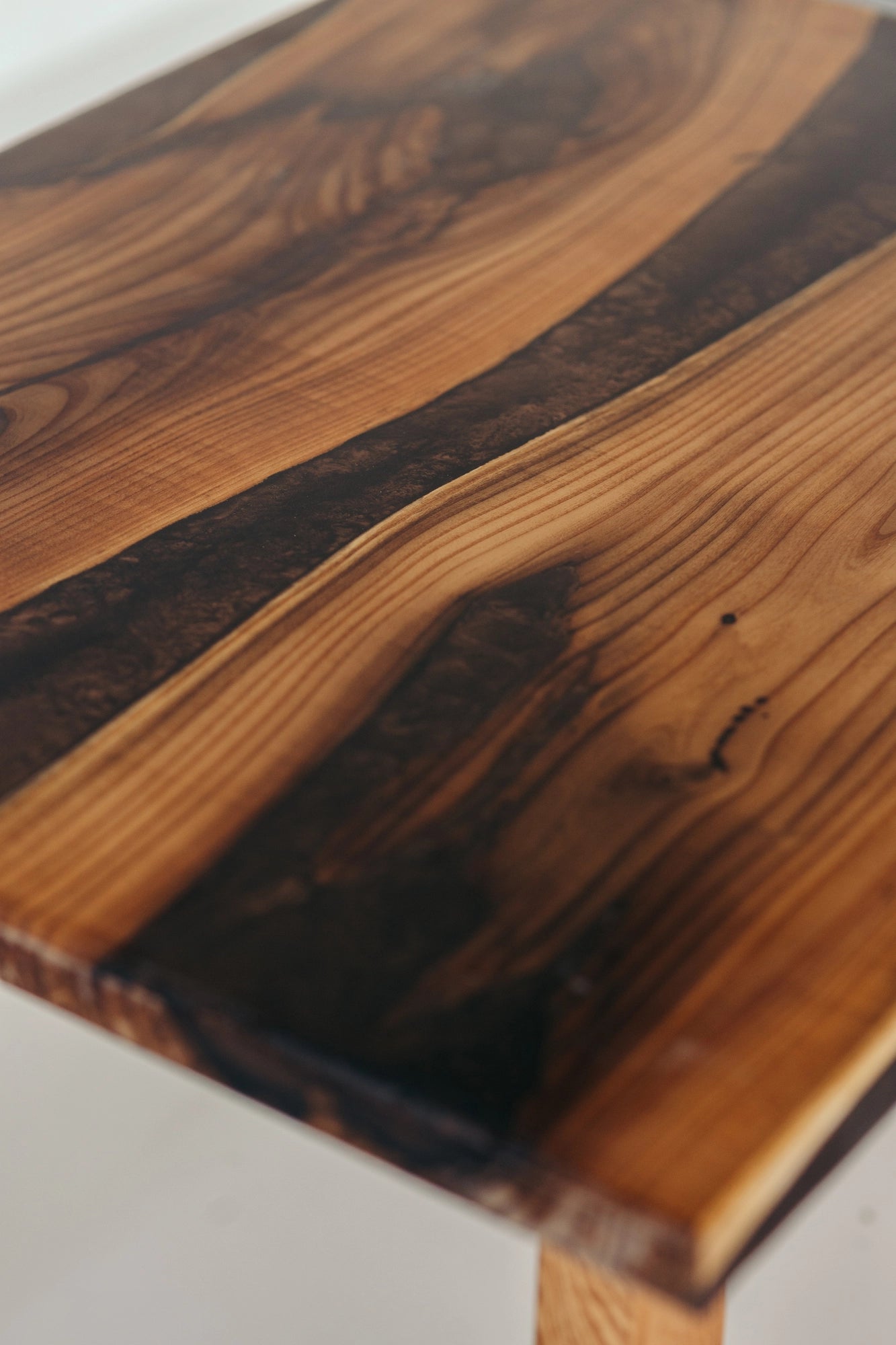 Dining Table "Cardinal"