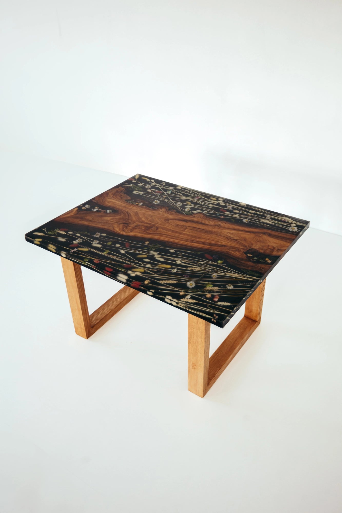 Dining Table "Night Bloom"